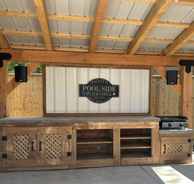 Paddy's Poolside Pub & grill